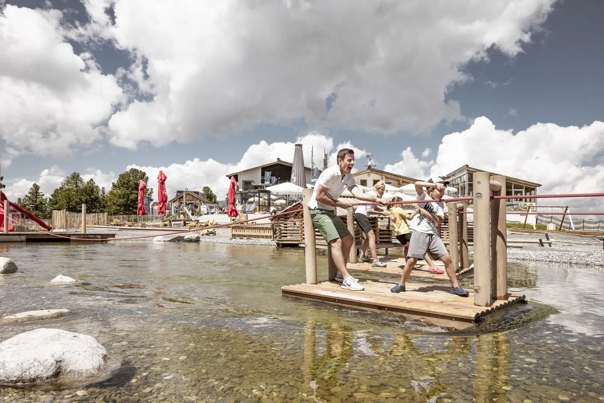 Water, hout en een beetje goud.