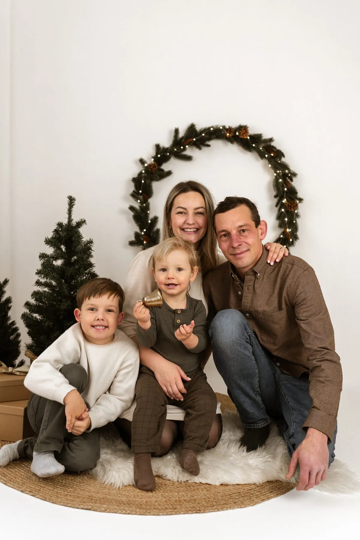 Die Gastgeberfamilie Wenzel mit Adrian und Anton